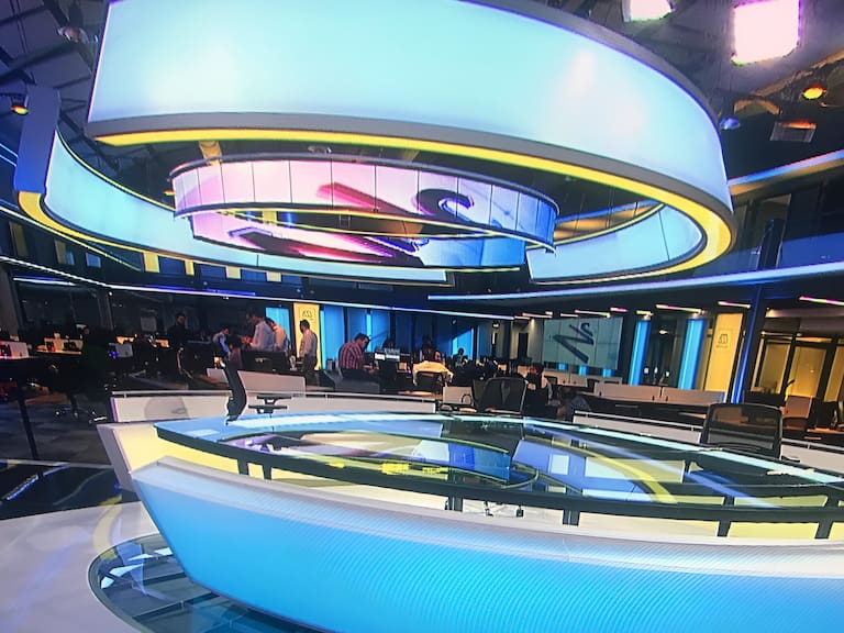 Despiden en vivo a periodista de icónico programa de Mega: reaccionó emocionada en Instagram