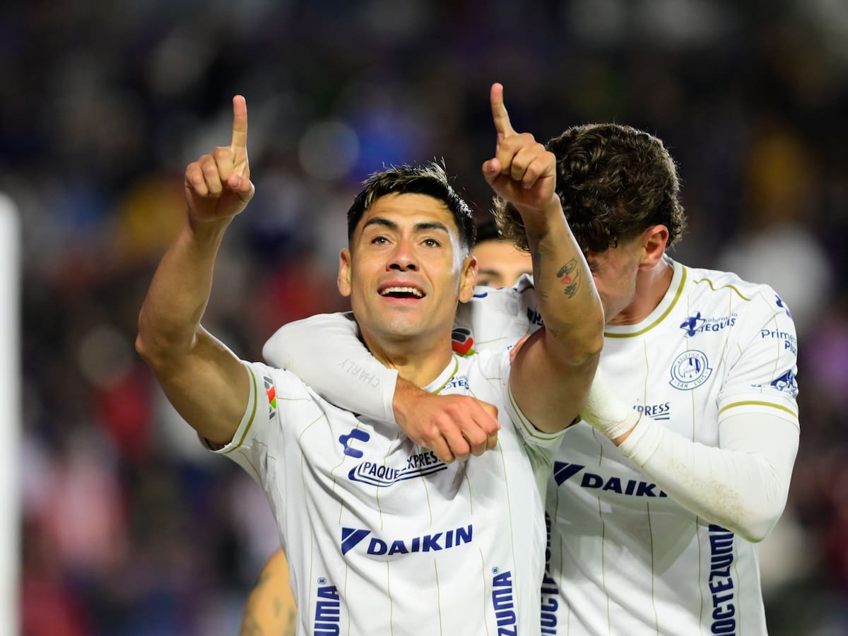 Felipe Mora vuelve a marcar en México y amarga a otro chileno: así fue su gol en el triunfo de San Luis