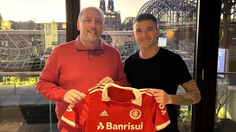 Charles Aránguiz le dice adiós a Alemania y firma con Inter de Porto Alegre