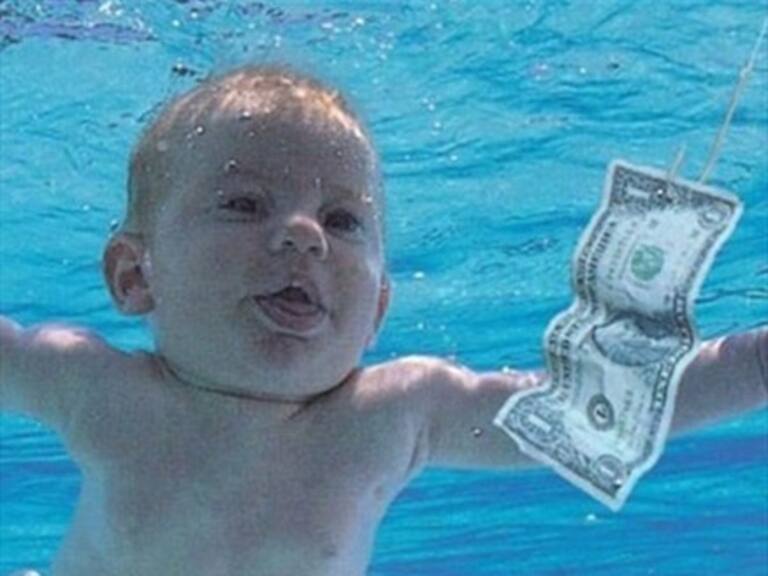 Bebé de «Nevermind» recrea la portada del disco a 25 años de su lanzamiento