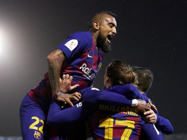 Barcelona de Arturo Vidal sufrió para vencer a club de tercera división