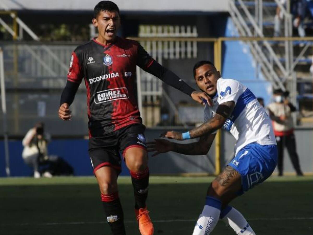 Universidad Católica goleó a Antofagasta en San Carlos y destronó a Colo Colo del liderato del Campeonato Nacional