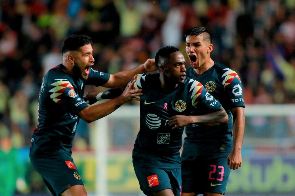 Renato Ibarra en un América-Necaxa