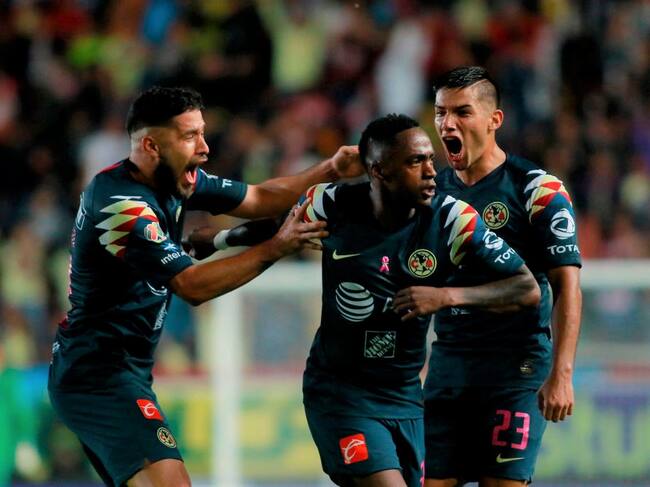 Renato Ibarra en un América-Necaxa