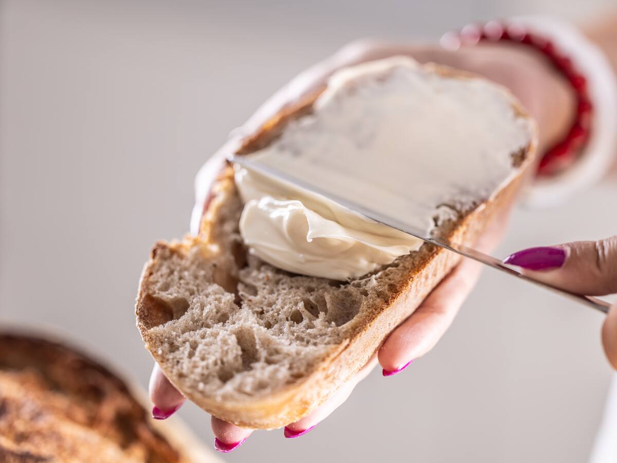 ¿Mantequilla o margarina? En qué se diferencian y cuál es más saludable para las personas