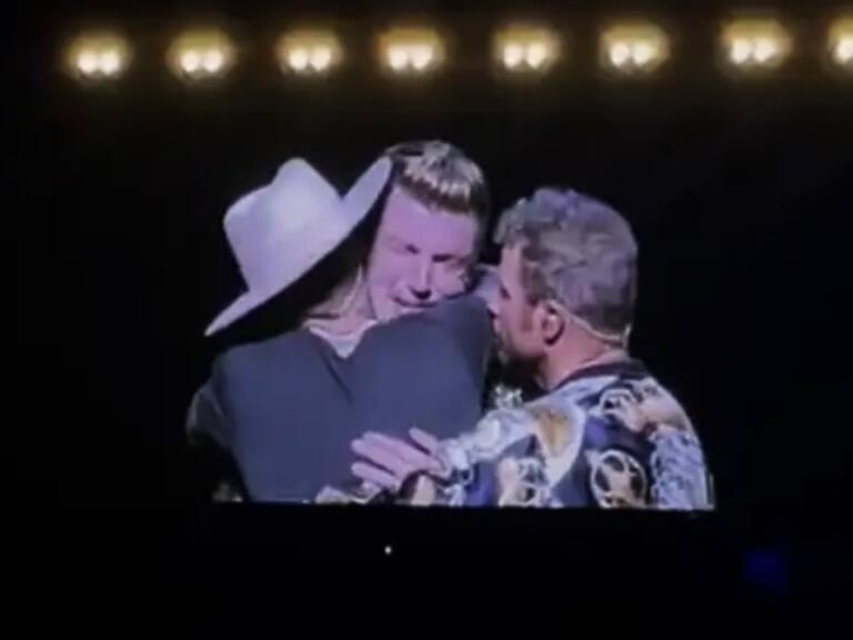 Nick Carter llora durante concierto de los Backstreet Boys un día después de la muerte de su hermano Aaron