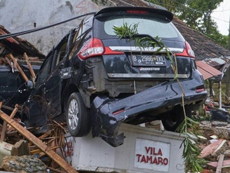 A 429 aumentaron los fallecidos por el tsunami en Indonesia