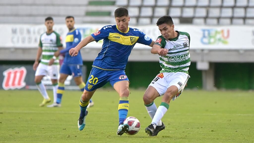 El insólito precio con el que Barnechea puso a la venta su camiseta oficial