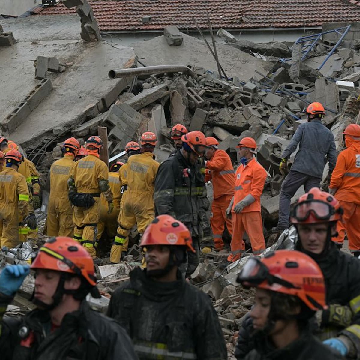 Tragedia en São Paulo: las dramáticas imágenes de un edificio de 12 pisos tras desplomarse sobre una vivienda