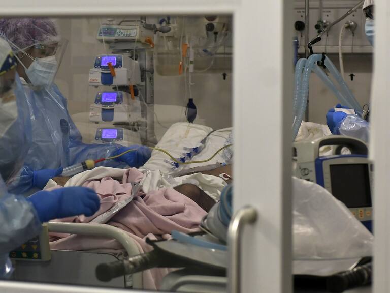 17 de Abril de 2021 / IQUIQUEAumento de pacientes graves por Covid-19 provoca una saturación en uso de camas en la Unidad de Cuidados Intensivos (UCI) del Hospital Dr. Ernesto Torres Galdames.
FOTO: CRISTIAN VIVERO BOORNES/AGENCIAUNO