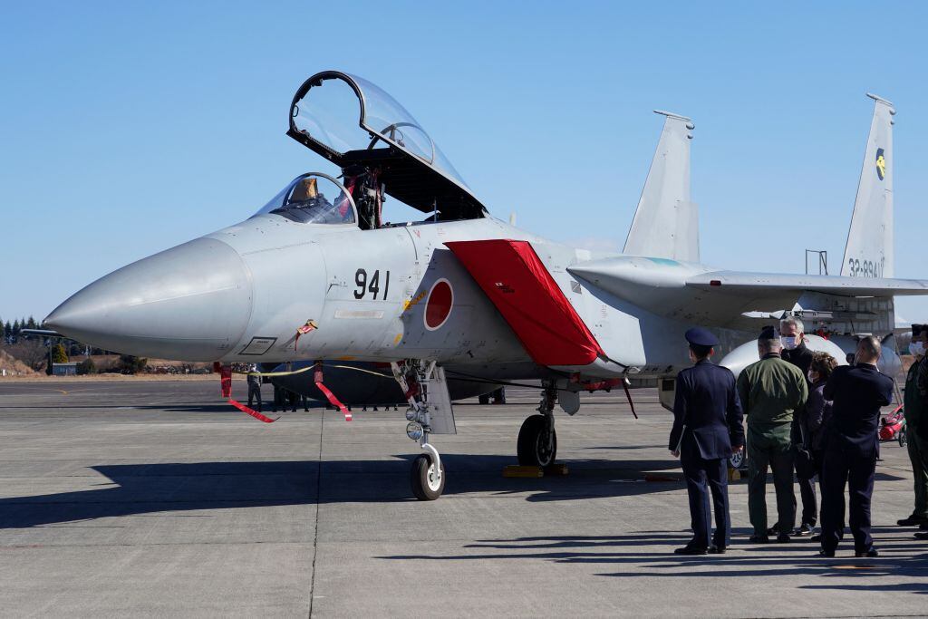 El secretario general de la OTAN, Jens Stoltenberg, durante una visita a una base militar de Japón en la prefectura de Saitama.