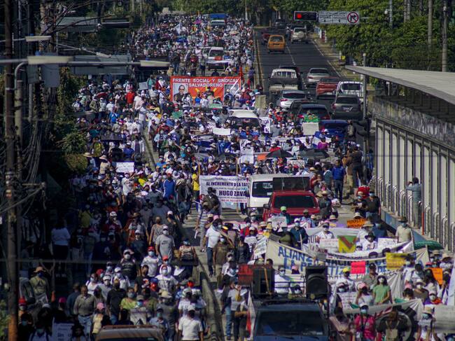 Amplia convocatoria contra el gobierno se desarrolló en San Salvador