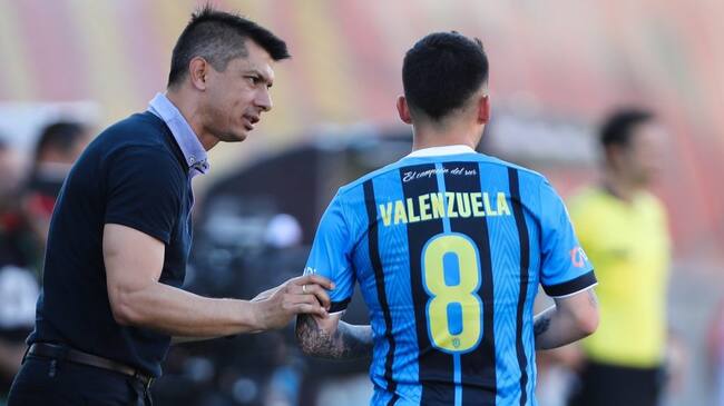 15 de Marzo del 2020/SANTIAGOEl director tecnico de Huachipato, Gustavo Florentin reparte instrucciones a Cesar Valenzuela() ,durante el partido valido por la fecha 8 del Campeonato Nacional AFP PlanVital 2020, entre Union Espaola vs Huachipato, disputado en el Estadio Santa Laura.
FOTO:JAVIER VERGARA/AGENCIAUNO