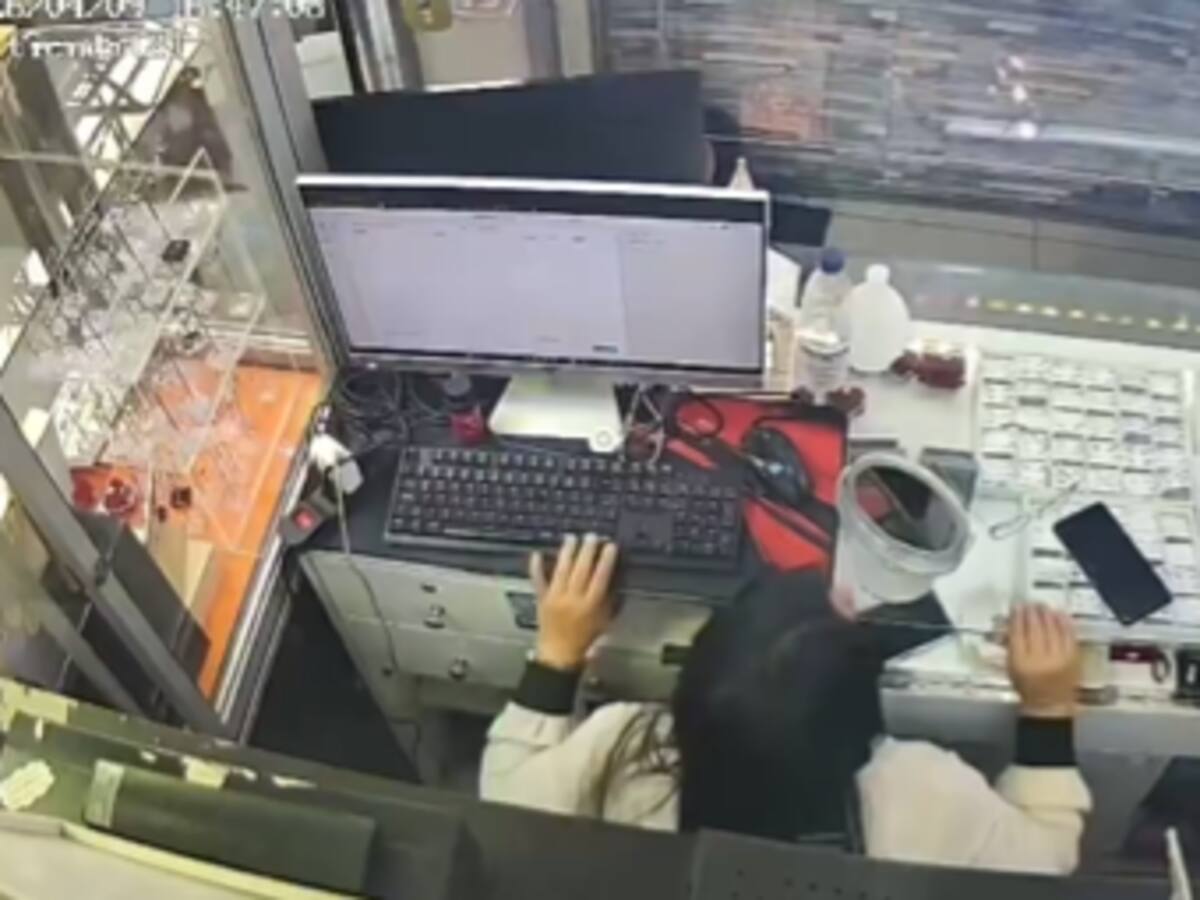 Violento asalto armado a joyería en Estación Central deja una trabajadora lesionada: habrían robado cerca de 50 millones en especies
