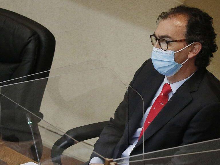 22 DE JUNIO DE 2021/VALPARAISOEl ministro Raul Figueroa, durante la sesion del Senado, que revisa el proyecto que reajusta el salario minimo.
FOTO: LEONARDO RUBILAR CHANDIA/AGENCIAUNO