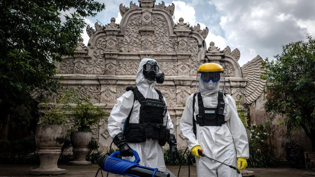 YOGYAKARTA, INDONESIA - MARCH 31: Disinfection volunteers stand as they spray disinfectant at the Taman Sari Water Castle complex, a popular tourist attraction, to prevent the spread of COVID-19 on March 31, 2020 in Yogyakarta, Indonesia. The Indonesia officials has so far confirmed 1.528 cases of the deadly coronavirus in the country with at least 136 recorded fatalities. According to the media and researchers reported the country already has the most deaths in south-east Asia, and estimated that there could be tens of thousands of hidden infections across the country. (Photo by Ulet Ifansasti/Getty Images)