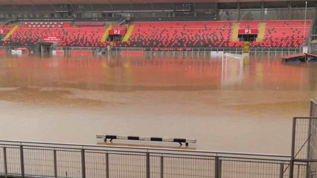 Autoridades regionales temen por el estado del inundado Fiscal de Talca: "Esperamos que el recinto esté cerrado al menos un mes"