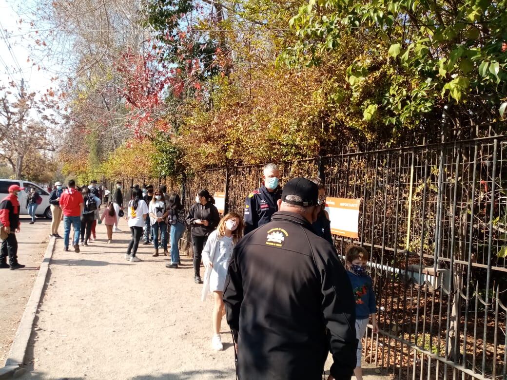 Fila en Fantasilandia / ADN.CL