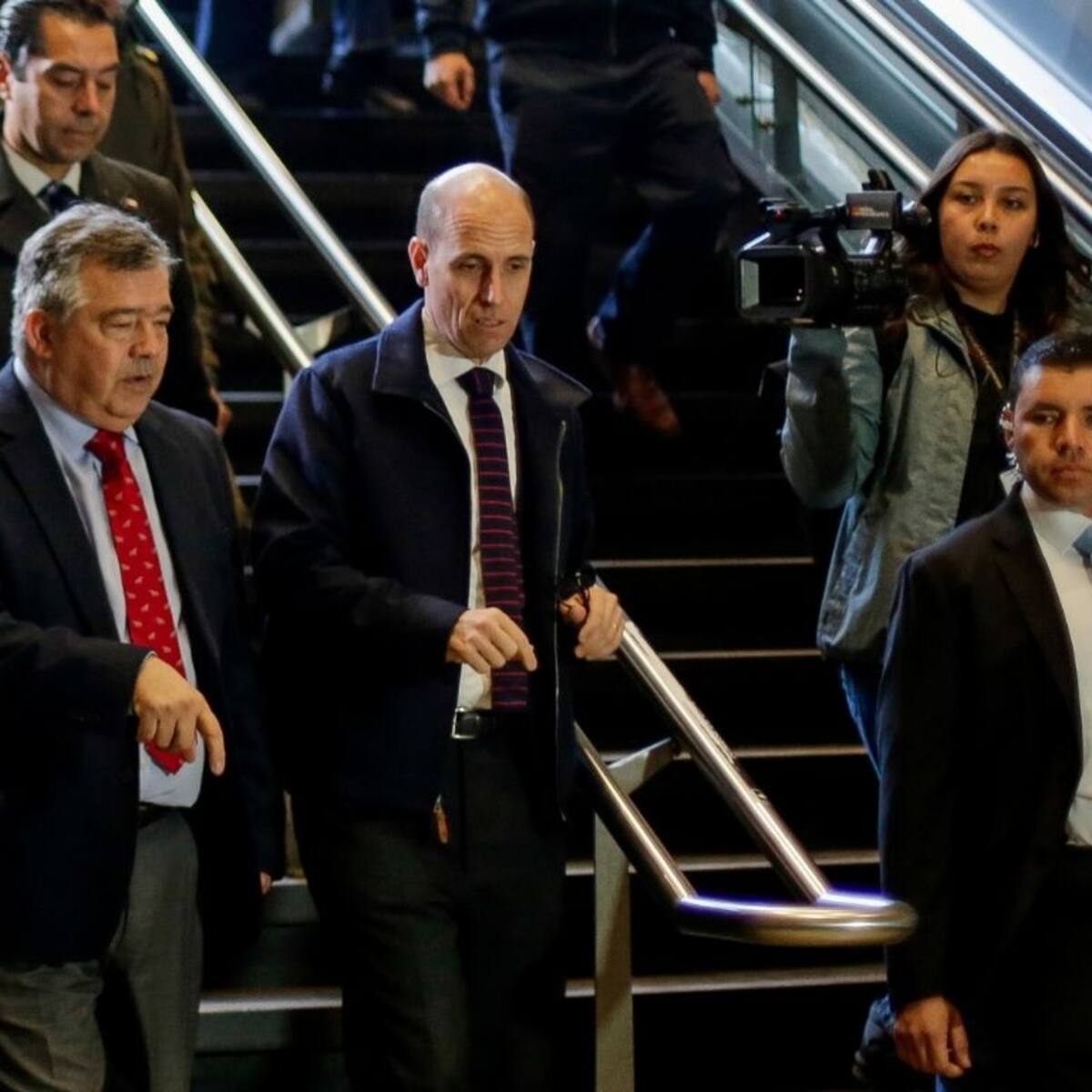 Vecina interpela a ministro Arrau por reforma de seguridad y cuestiona facultades: “Me parece un poco dictatorial”