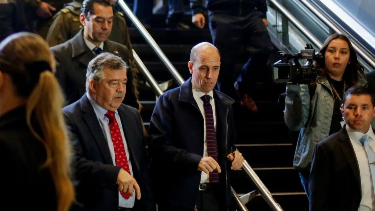 Vecina interpela a ministro Arrau por reforma de seguridad y cuestiona facultades: “Me parece un poco dictatorial”