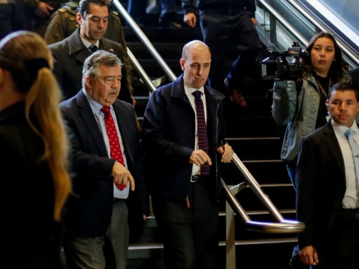 Vecina interpela a ministro Arrau por reforma de seguridad y cuestiona facultades: “Me parece un poco dictatorial”