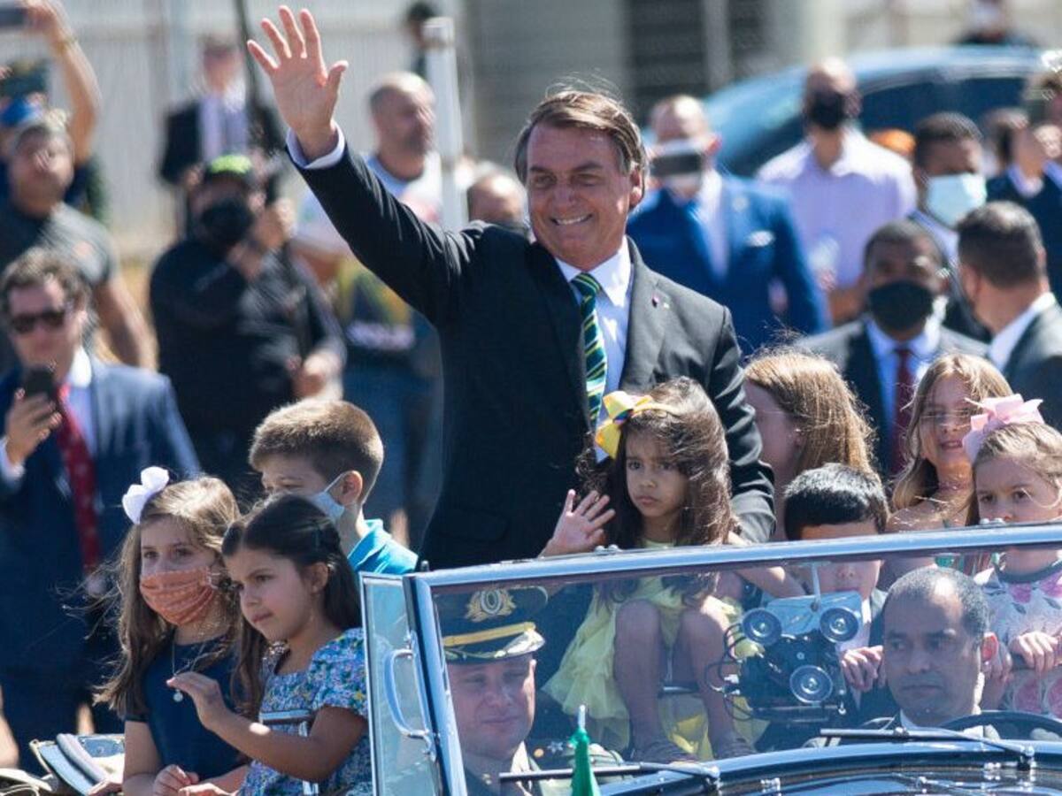 Bolsonaro celebró la independencia de Brasil con un acto militar a las afueras del palacio de Gobierno y con 500 personas invitadas