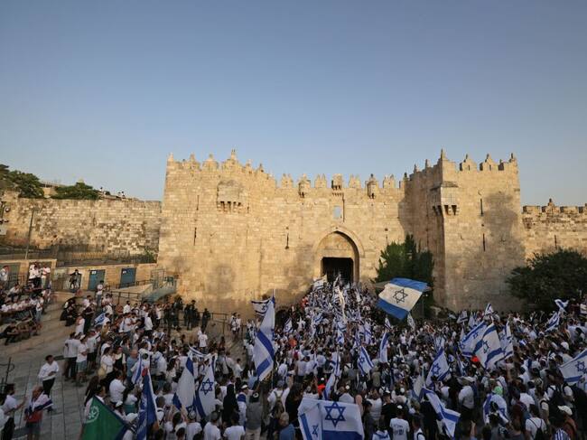 Nacionalistas israelíes se reúnen ante las Puertas de Damasco en Jerusalén