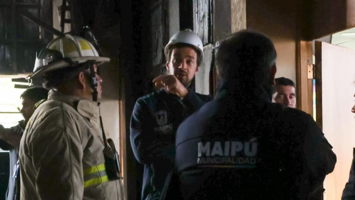 “¿Qué dice Maipú?”: La iniciativa de Tomás Vodanovic en redes para reconstruir el Teatro Municipal tras incendio