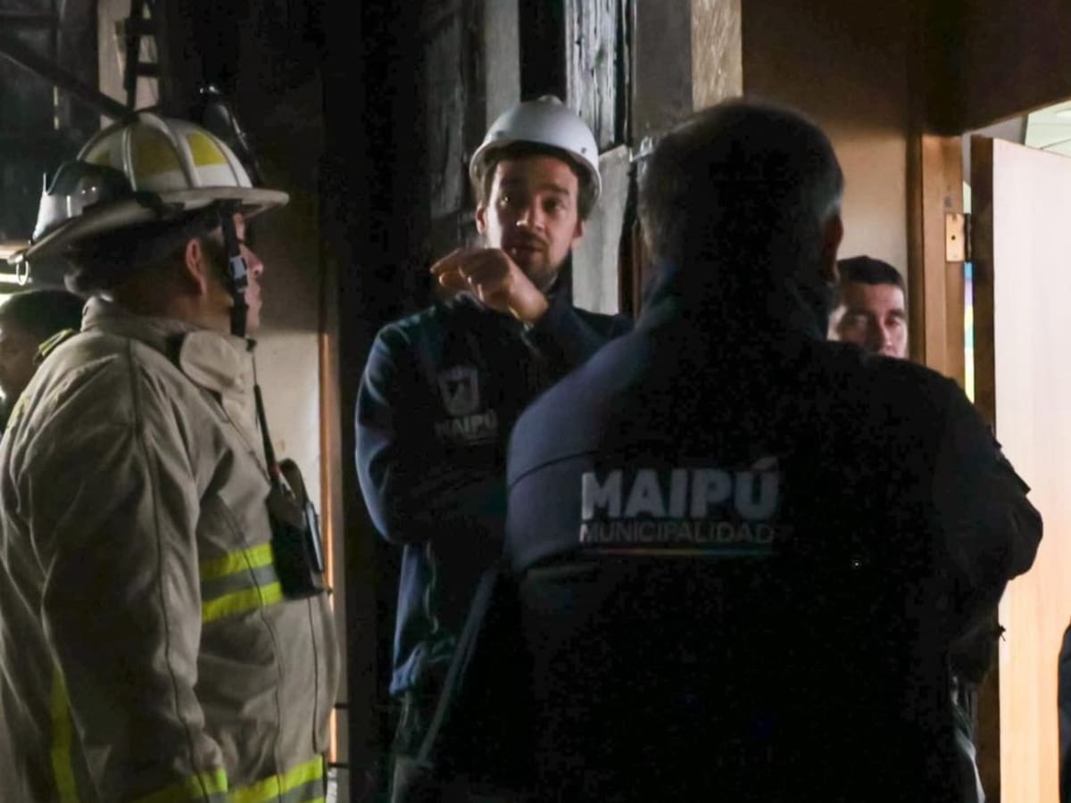 “¿Qué dice Maipú?”: La iniciativa de Tomás Vodanovic en redes para reconstruir el Teatro Municipal tras incendio
