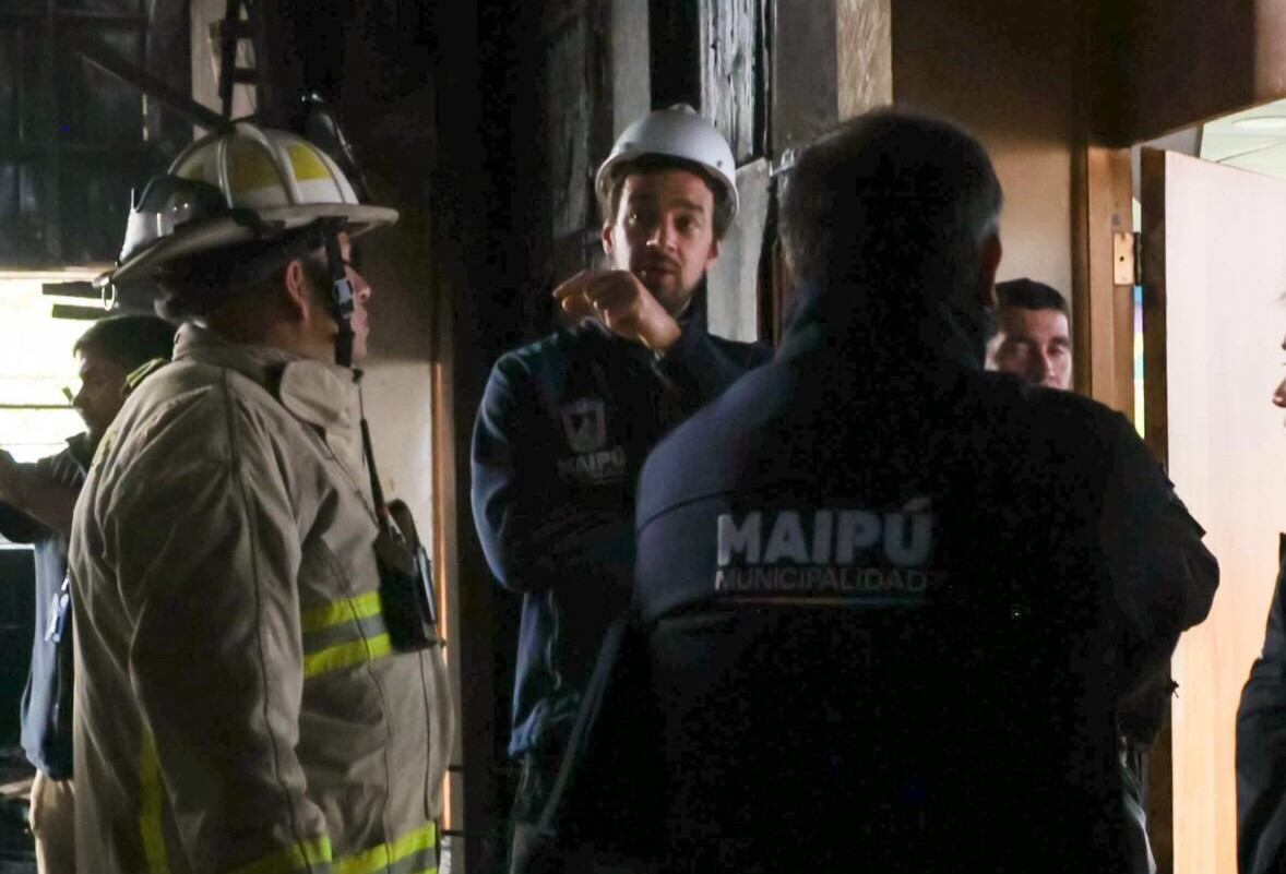 “¿Qué dice Maipú?”: La iniciativa de Tomás Vodanovic en redes para reconstruir el Teatro Municipal tras incendio