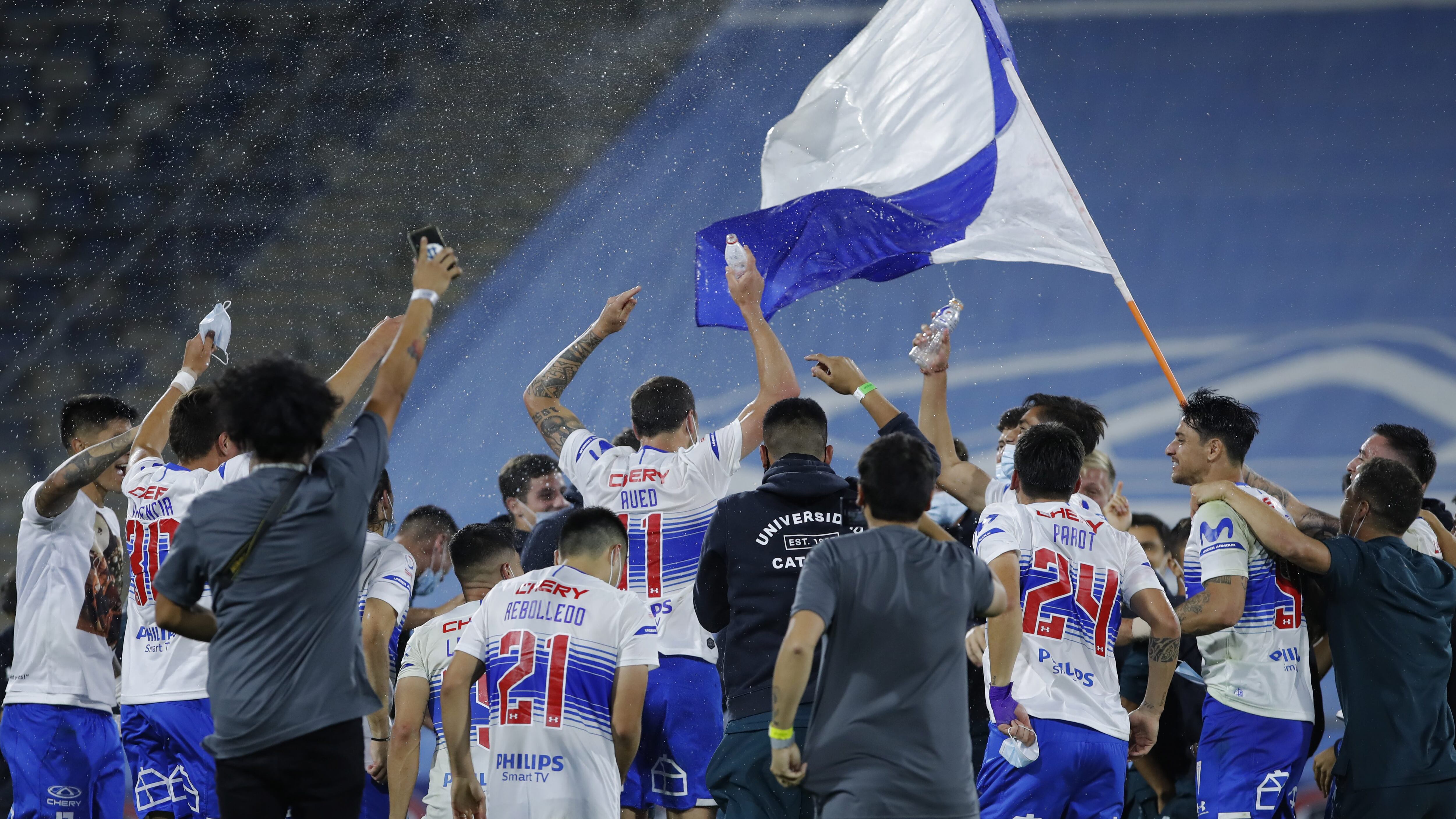 10 de Febrero del 2021/SANTIAGOJugadores de Universidad Catolica en festejo del Campeonato, durante el partido valido por la fecha 33 del Campeonato Nacional AFP PlanVital 2020, entre Universidad Católica vs Union La Calera, disputado en el Estadio San Carlos de Apoquindo.
FOTO: FRANCISCO LONGA/AGENCIAUNO
