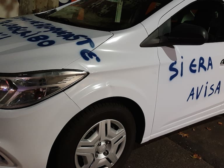 «Si era poliamor avisa antes»: Campaña publicitaria en Buenos Aires se viralizó