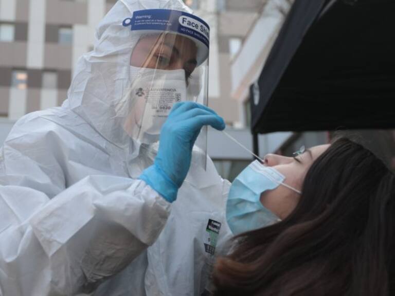 Continúan las cifras récord: Minsal confirmó más de 26 mil nuevos casos