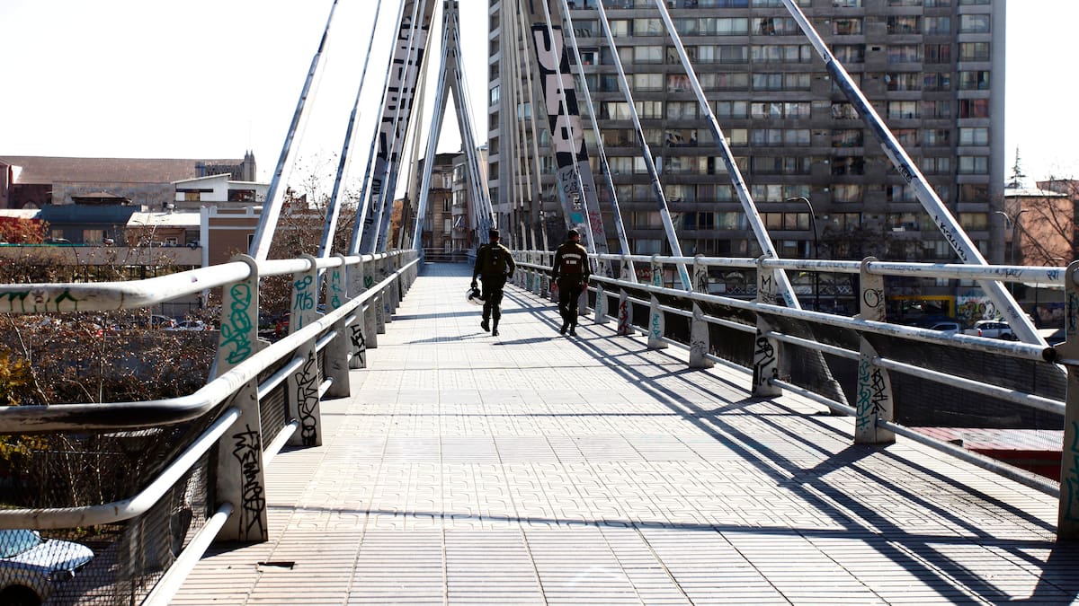 “Terminó convertido en un foco de delincuencia”: cierran Puente Huérfanos en Santiago para iniciar obras de recuperación