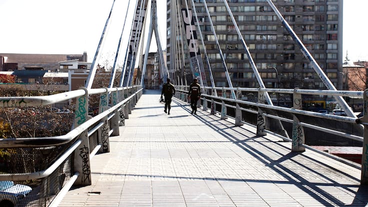 “Terminó convertido en un foco de delincuencia”: cierran Puente Huérfanos en Santiago para iniciar obras de recuperación