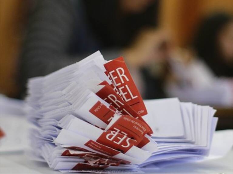 Encuesta reveló que ciudadanía y parlamentarios coinciden en reponer el voto obligatorio