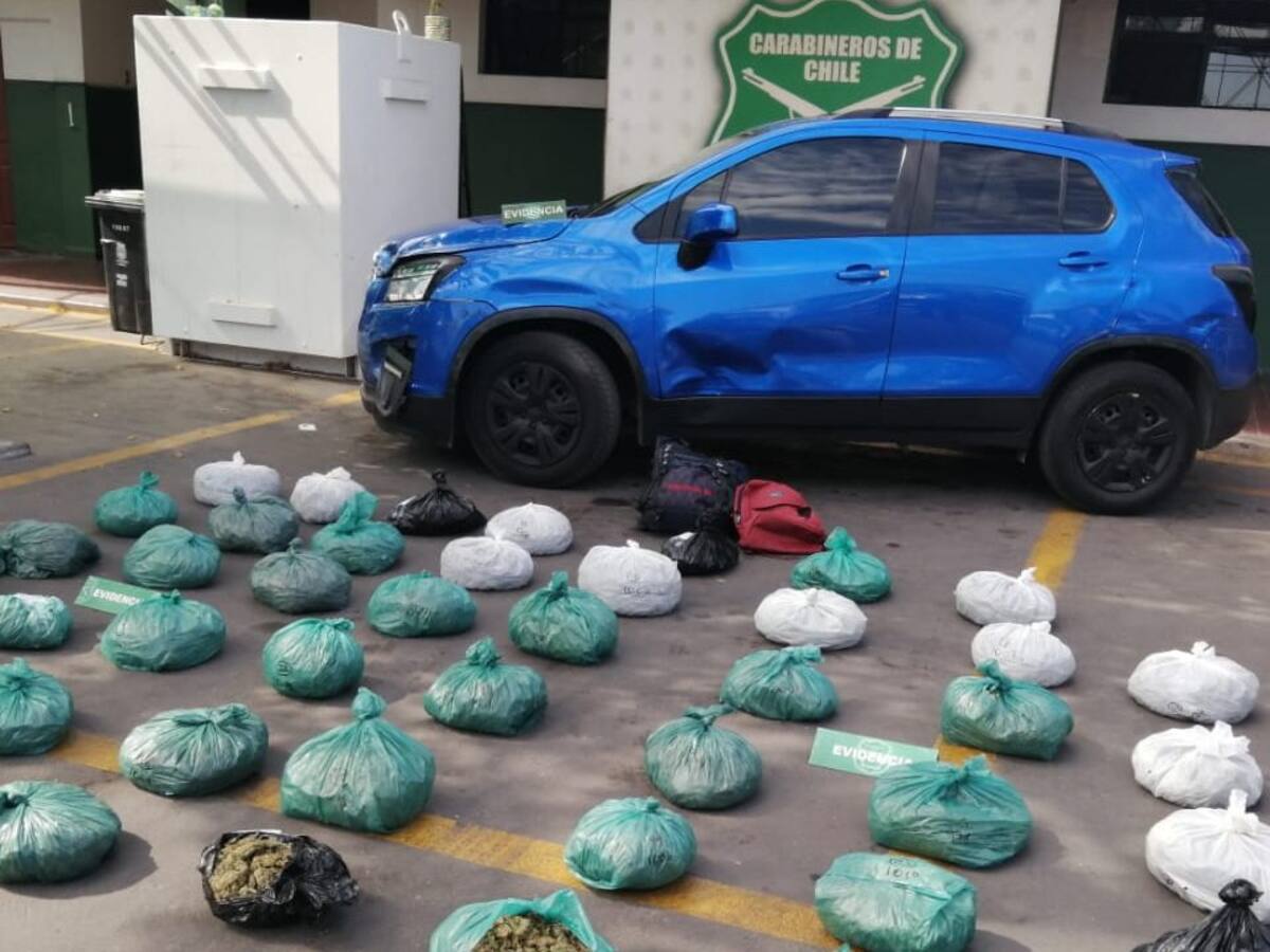 Espectacular persecución policial terminó contra el tránsito en la rotonda Quilín y el decomiso de 47 kilos de marihuana