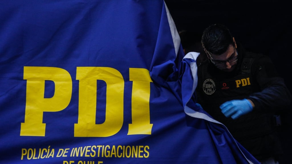 Hijo es detenido por presunto parricidio de su madre en Pudahuel: víctima habría sido atacada con objeto contundente
