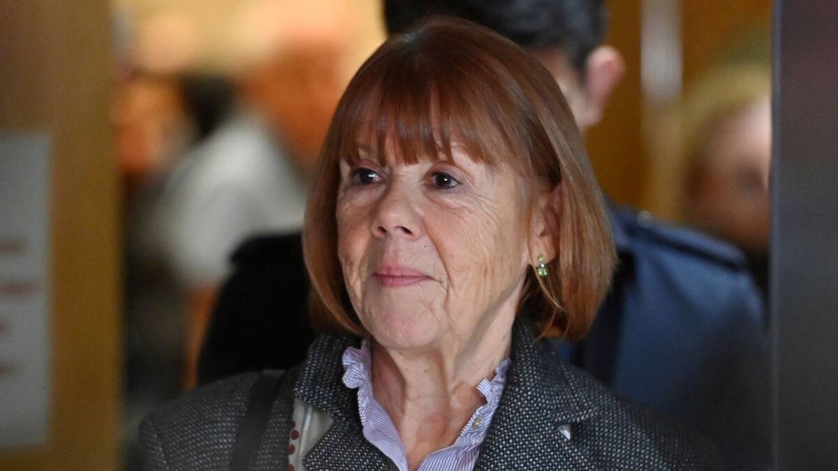 Francia condecora con la Legión de Honor a Gisèle Pelicot, símbolo de la lucha contra la violencia sexual