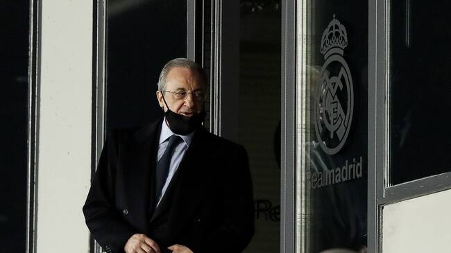 MADRID, SPAIN - MARCH 16: President Florentino Perez of Real Madrid during the UEFA Champions League match between Real Madrid v Atalanta Bergamo at the Estadio Alfredo Di Stefano on March 16, 2021 in Madrid Spain (Photo by David S. Bustamante/Soccrates/Getty Images)