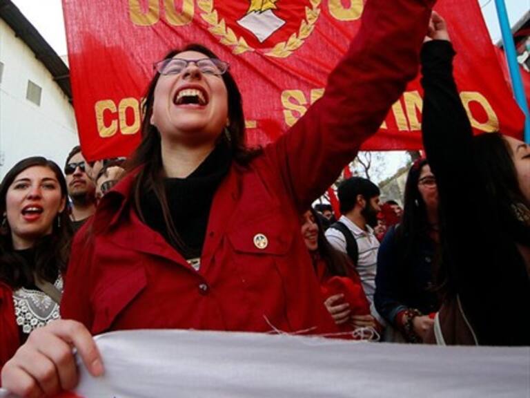 El meme con el que las Juventudes Comunistas celebraron aprobación del aborto en tres causales