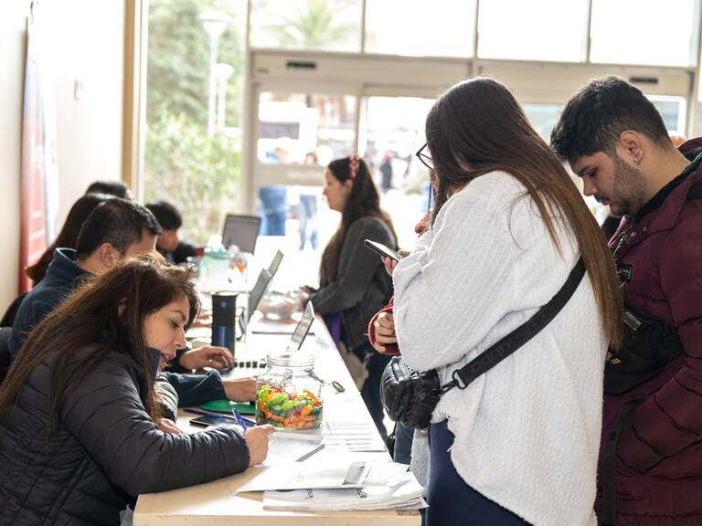 Habrá más de 1.200 vacantes: revisa cuándo y cómo participar en la nueva feria laboral online de Providencia