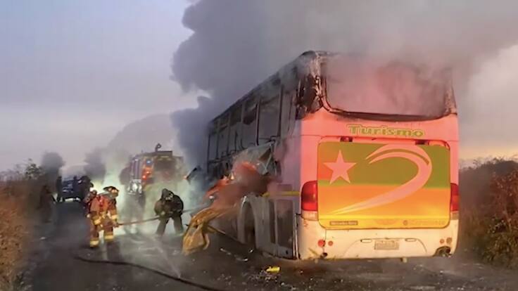 Ataque incendiario en Perquenco: encapuchados queman bus que trasladaba trabajadores