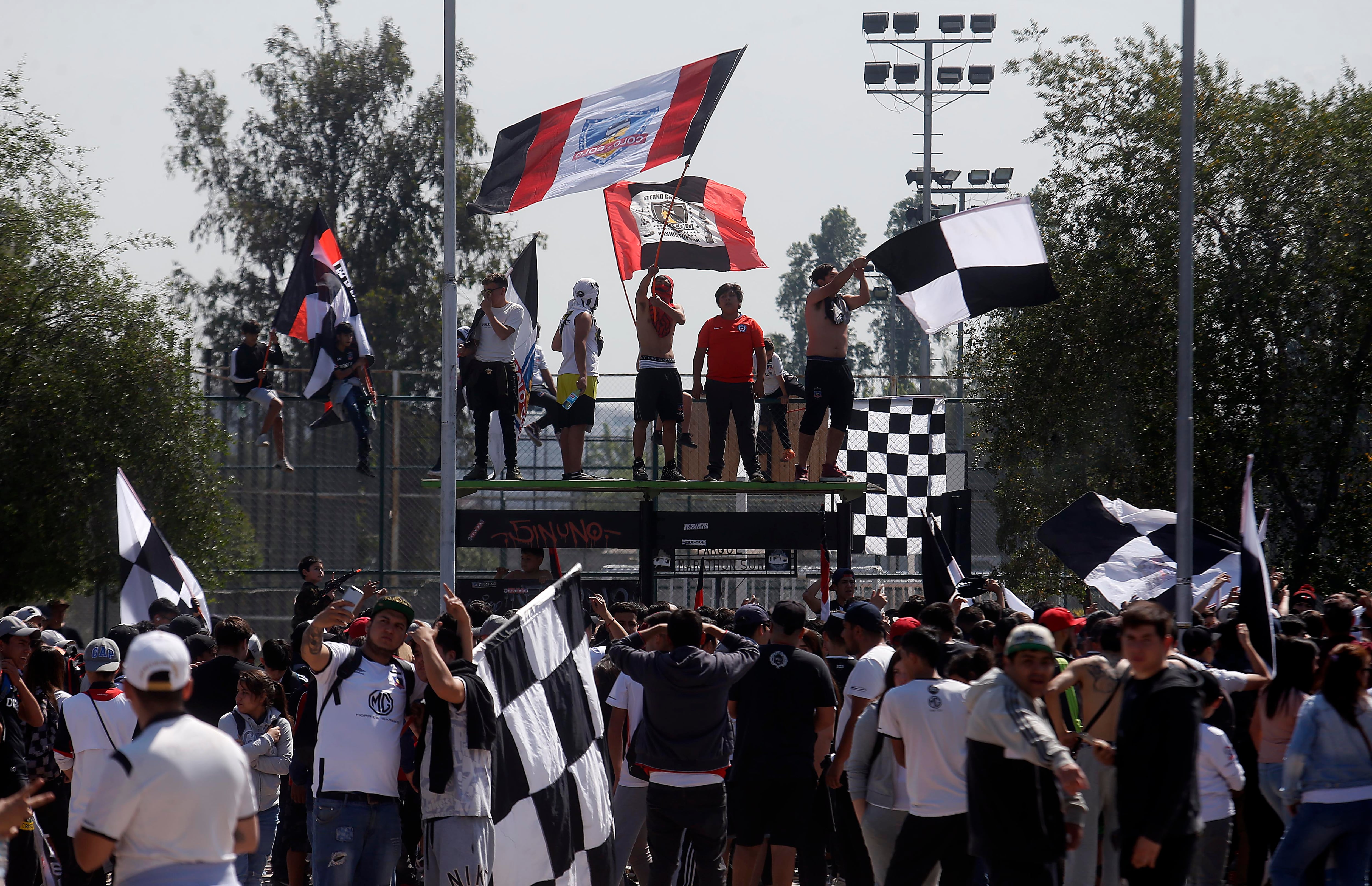 Hinchas de la Garra Blanca
