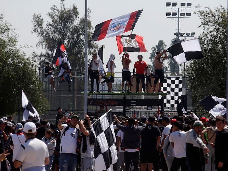Hinchas de la Garra Blanca