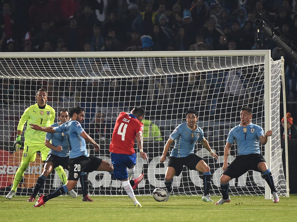 El que hizo llorar a Chile y 4 más: los 5 golazos de Mauricio Isla por la Roja
