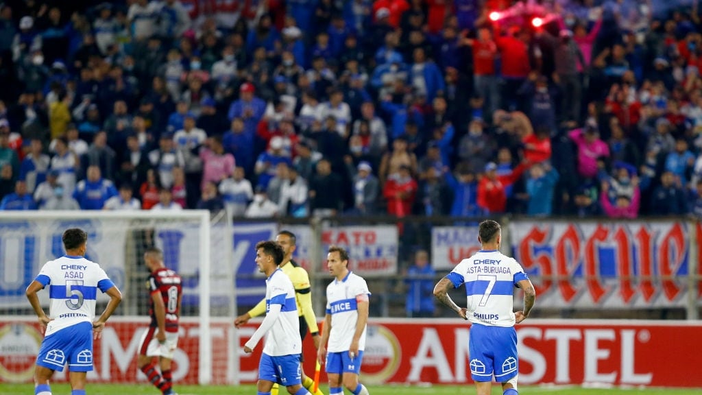 Cruzados presenta querellas contra hinchas responsables de agresión y racismo en el duelo ante Flamengo