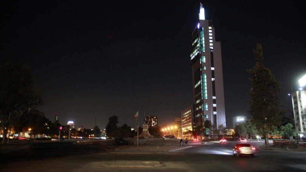 19 de Marzo 2020/SANTIAGOFotografías temáticas de La pLaza Baquedano de noche 
FOTO:MAURICIO MENDEZ/AGENCIAUNO