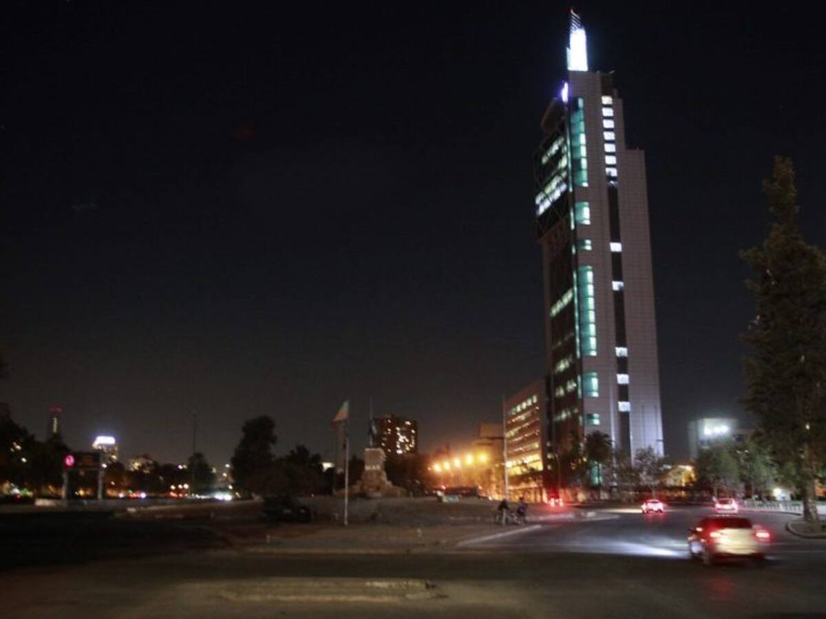 Cinco carabineros volcaron en Plaza Italia: Institución abrió sumario ya que no portaban permisos de traslado