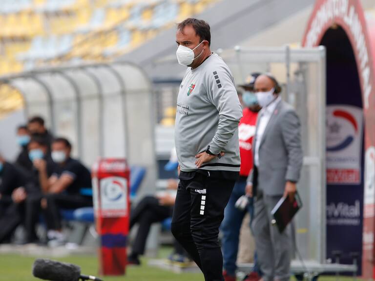 José Luis Sierra: «La selección obviamente necesita un entrenador faltando tan poco para las clasificatorias»